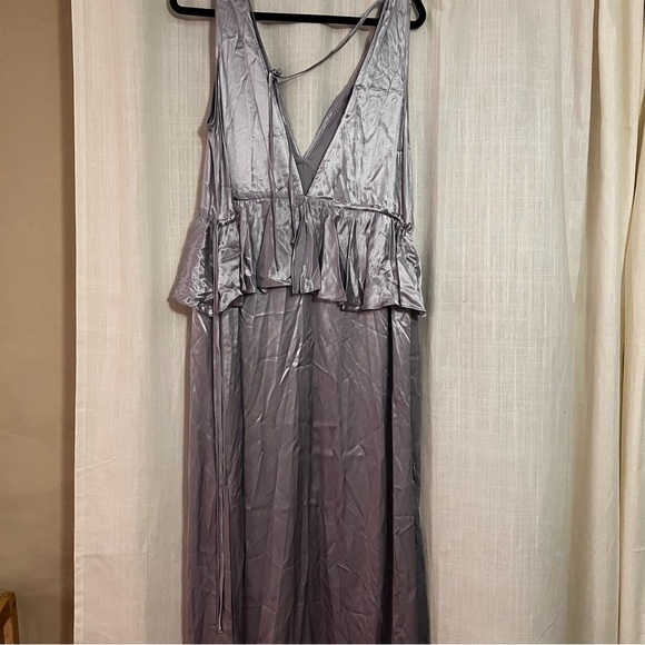 Topshop Silky Satin Lavender Maxi Dress Ruffles Plunge Neckline Side Slit Sz 8 - Picture 11 of 12